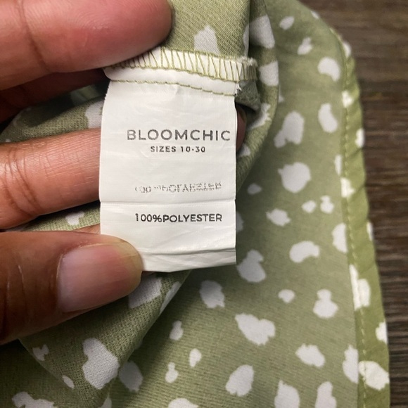 Bloomchic Abstract Print Ruffles Surplice Neck Blouse Green White Peplum Size 12 - Picture 8 of 8